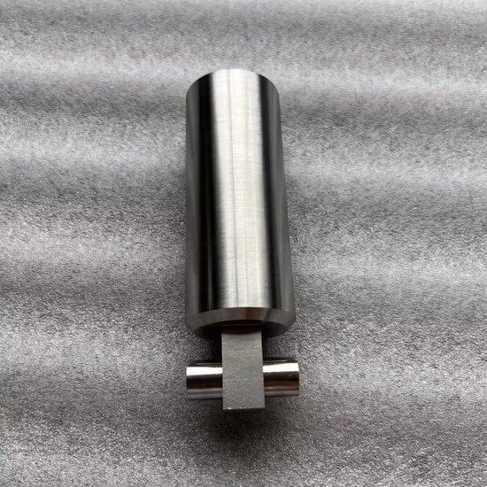 Torno CNC que procesa piezas de hardware de accesorios de aleación de aluminio automático